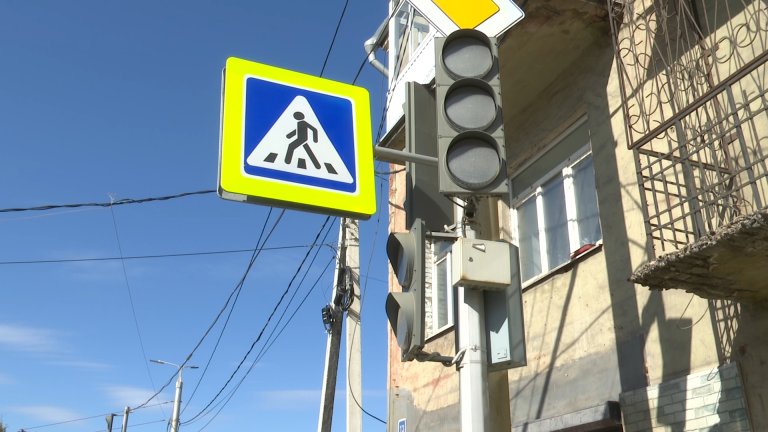 Неработающий светофор несколько месяцев не могут отремонтировать в Иркутске